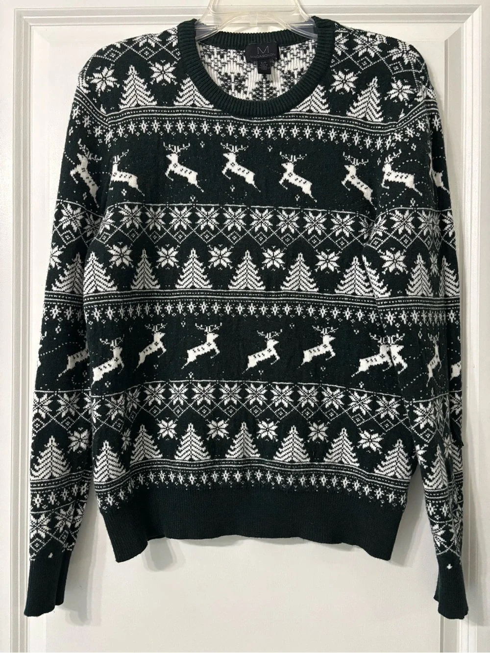 Magaschoni winter themed sweater size small